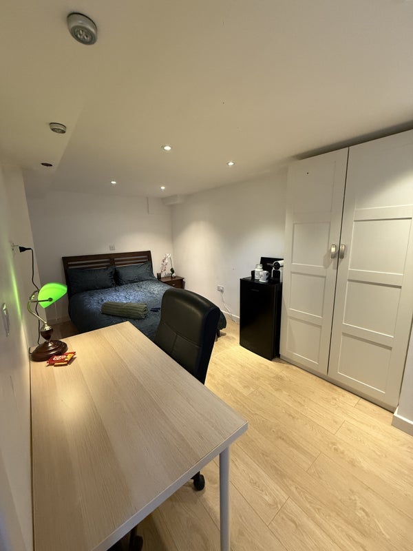 Room Holbrook Road in Greater London
