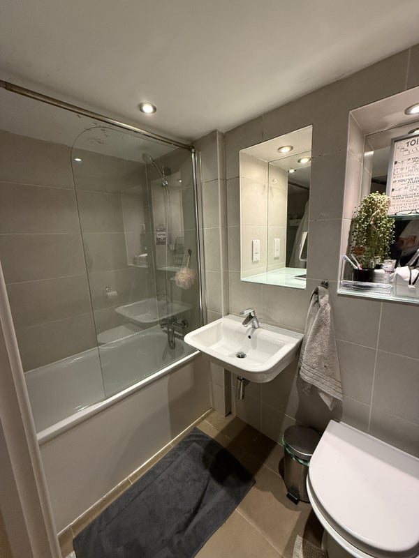 Room Holbrook Road in Greater London