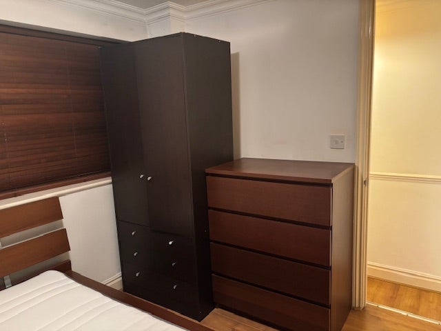 Flat Ellesmere Road in Greater London