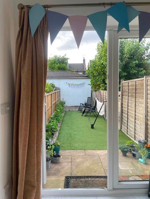 Room South Park Road in Greater London