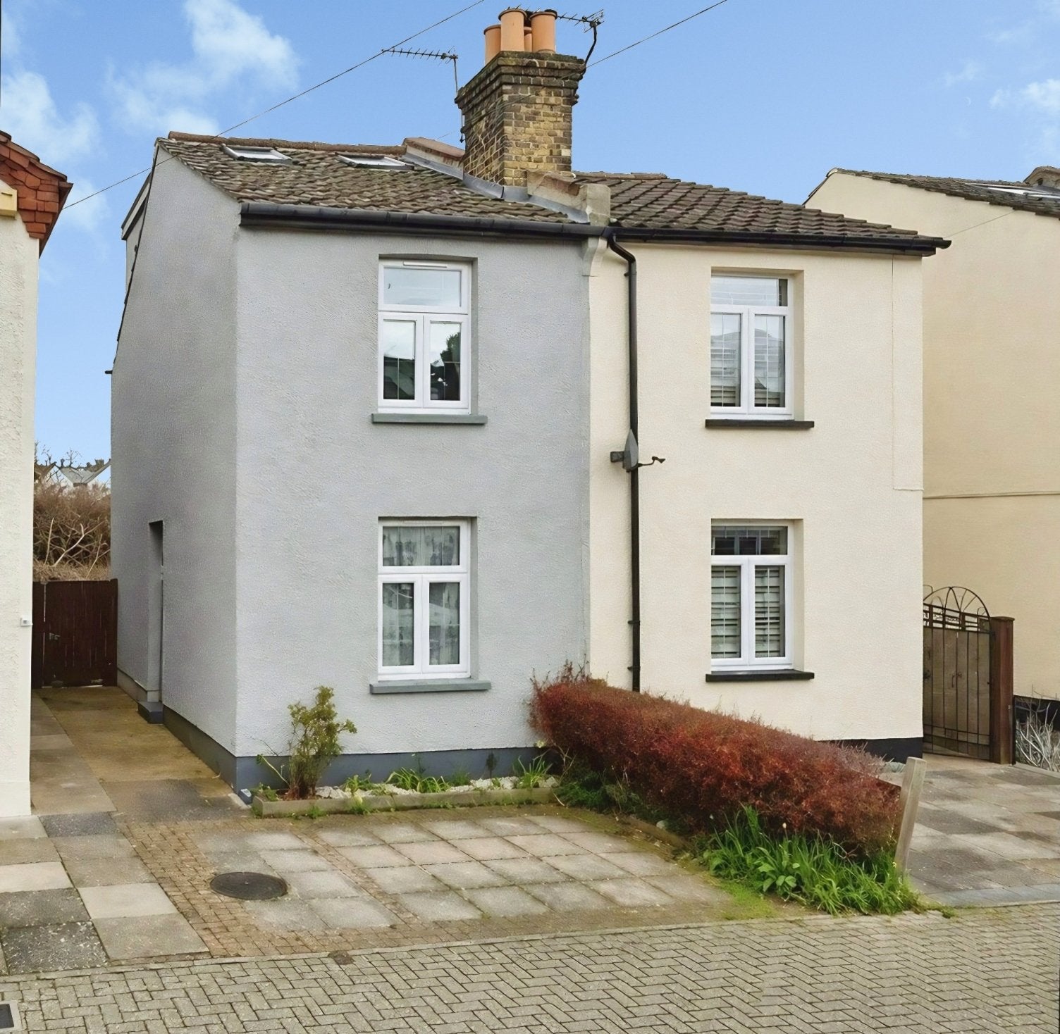House Simpsons Road in Greater London