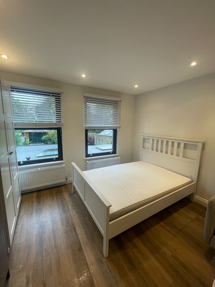 Flat Friern Park in Greater London