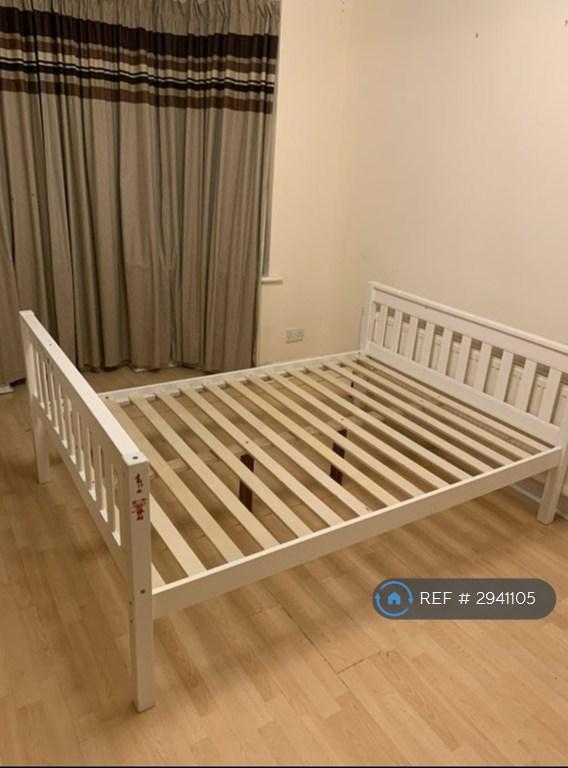 Room Whitton Avenue West in Greater London