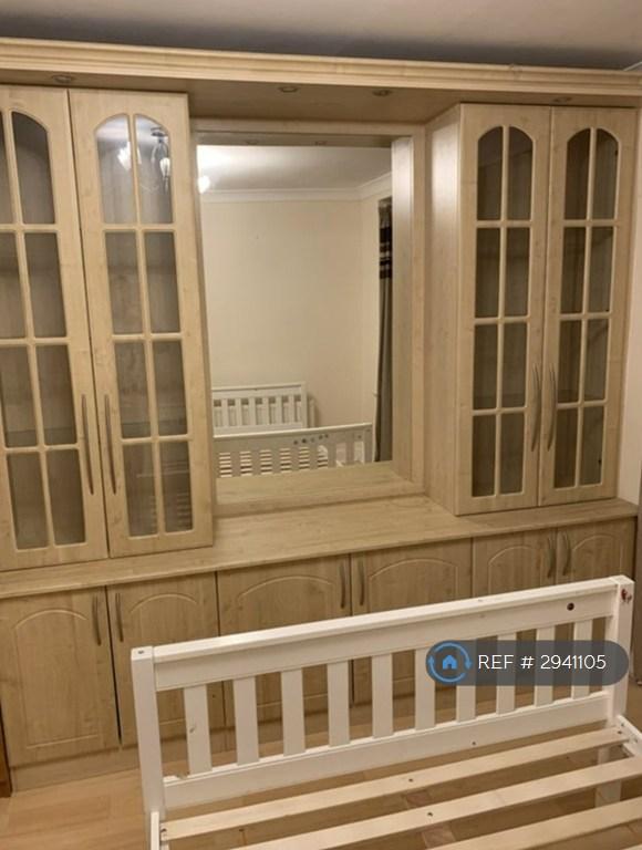 Room Whitton Avenue West in Greater London