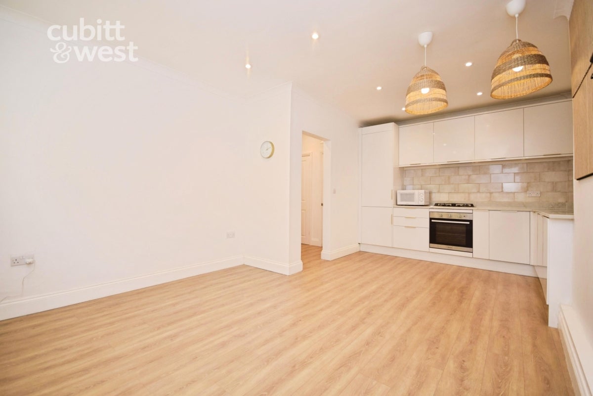 Flat New Street in Horsham