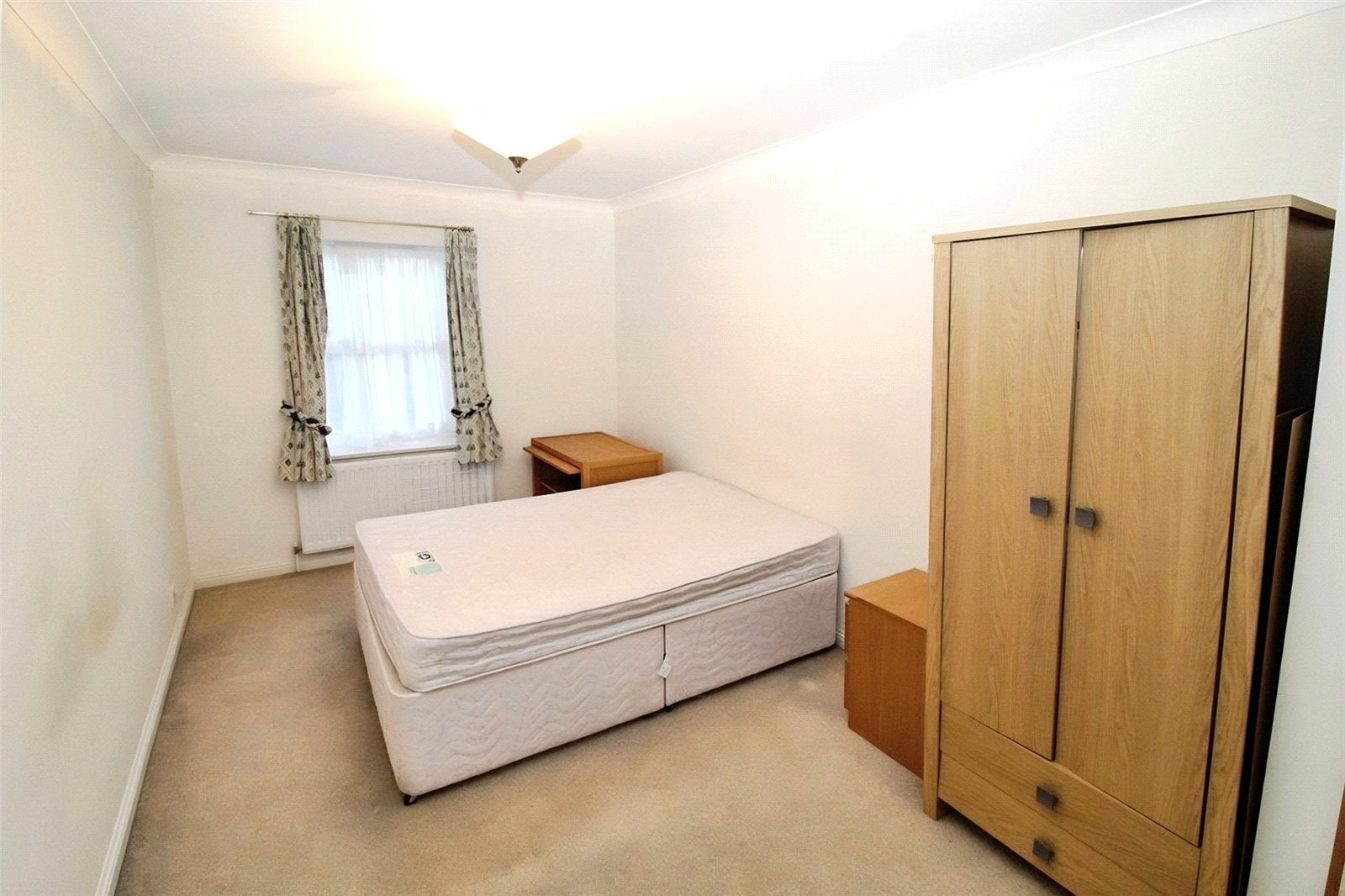 Flat Ward Close in Greater London