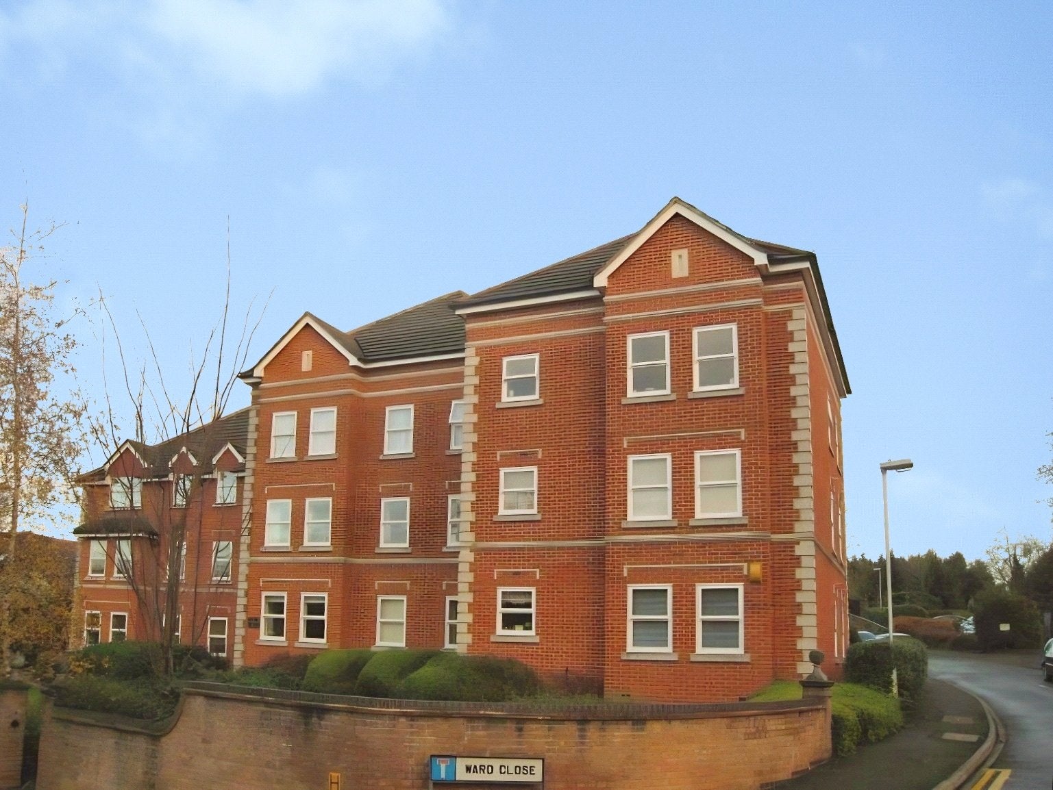 Flat Ward Close in Greater London