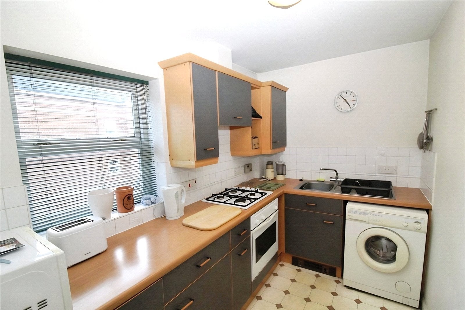 Flat Ward Close in Greater London