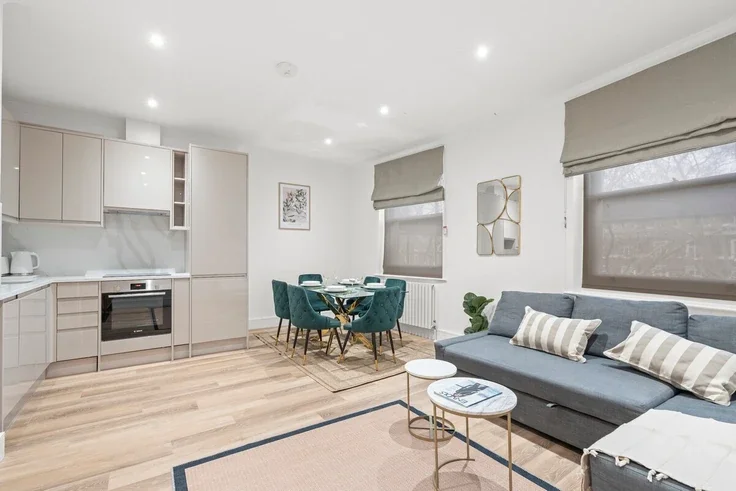Flat Sussex Gardens in City of Westminster