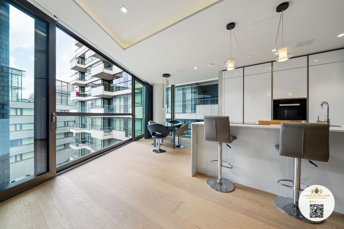 Flat Earls Way in Greater London