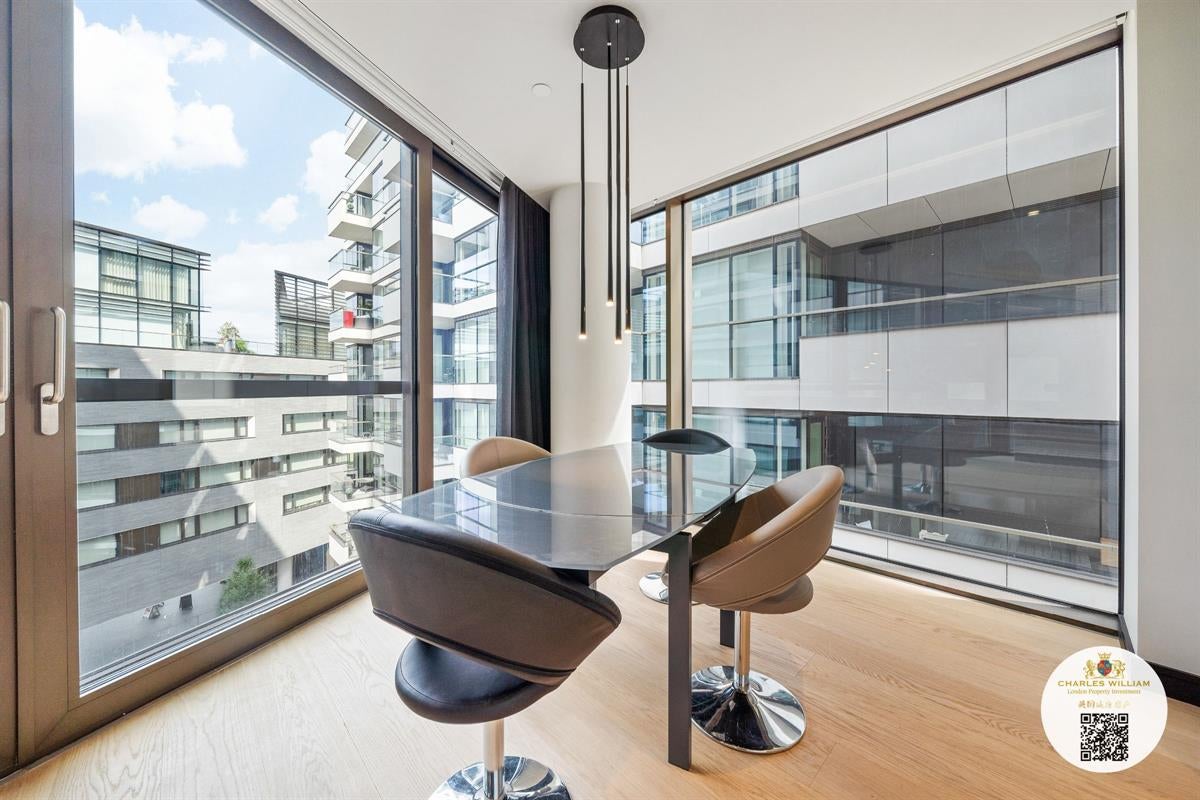 Flat Earls Way in Greater London