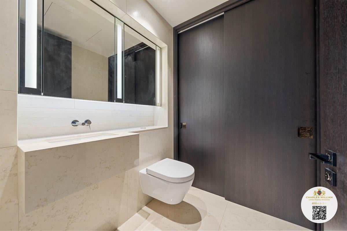 Flat Earls Way in Greater London