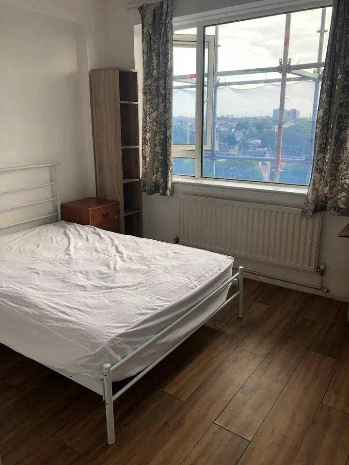 Room Sirdar Road in Greater London