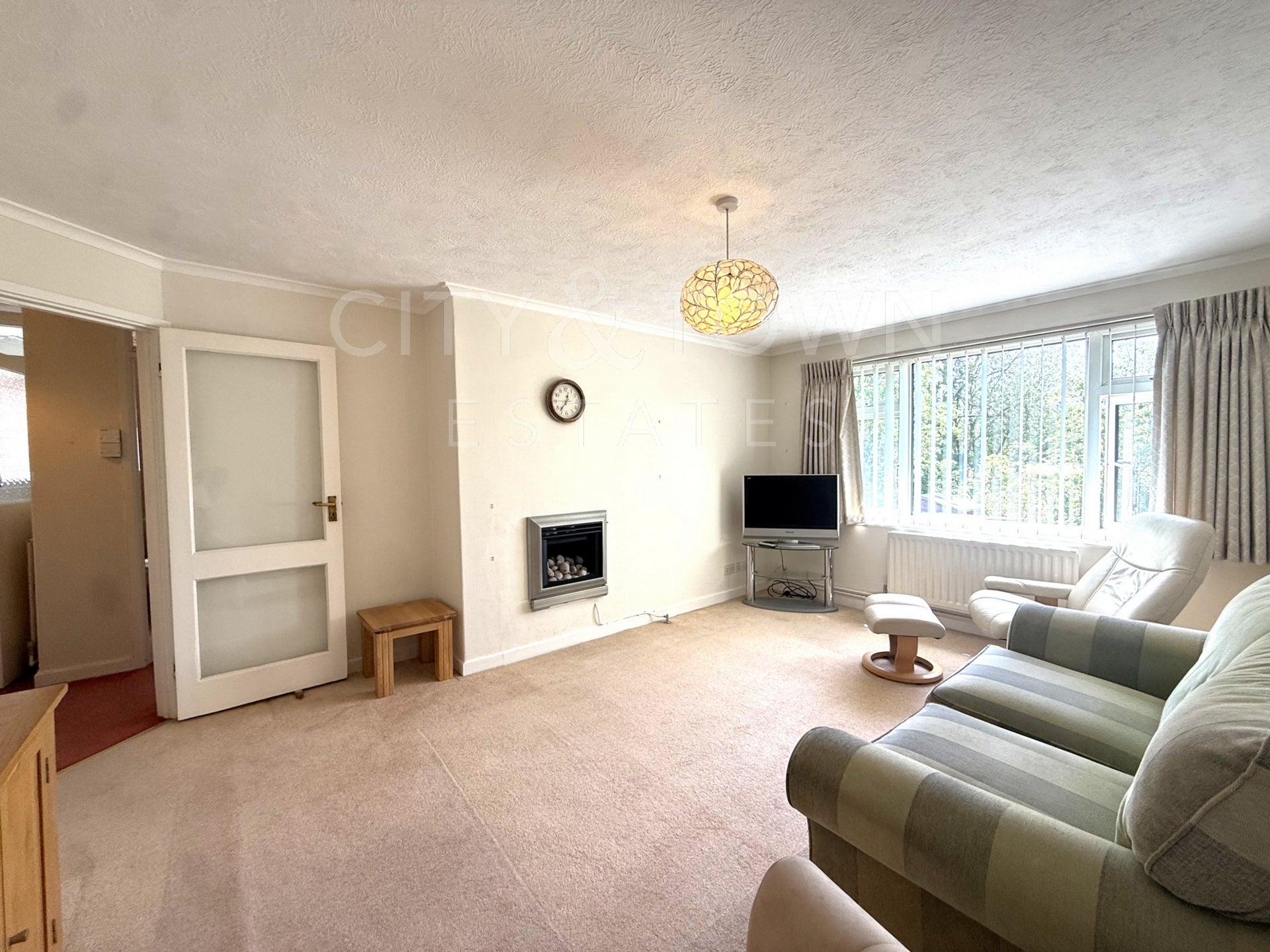 Flat Nursery Avenue in Greater London