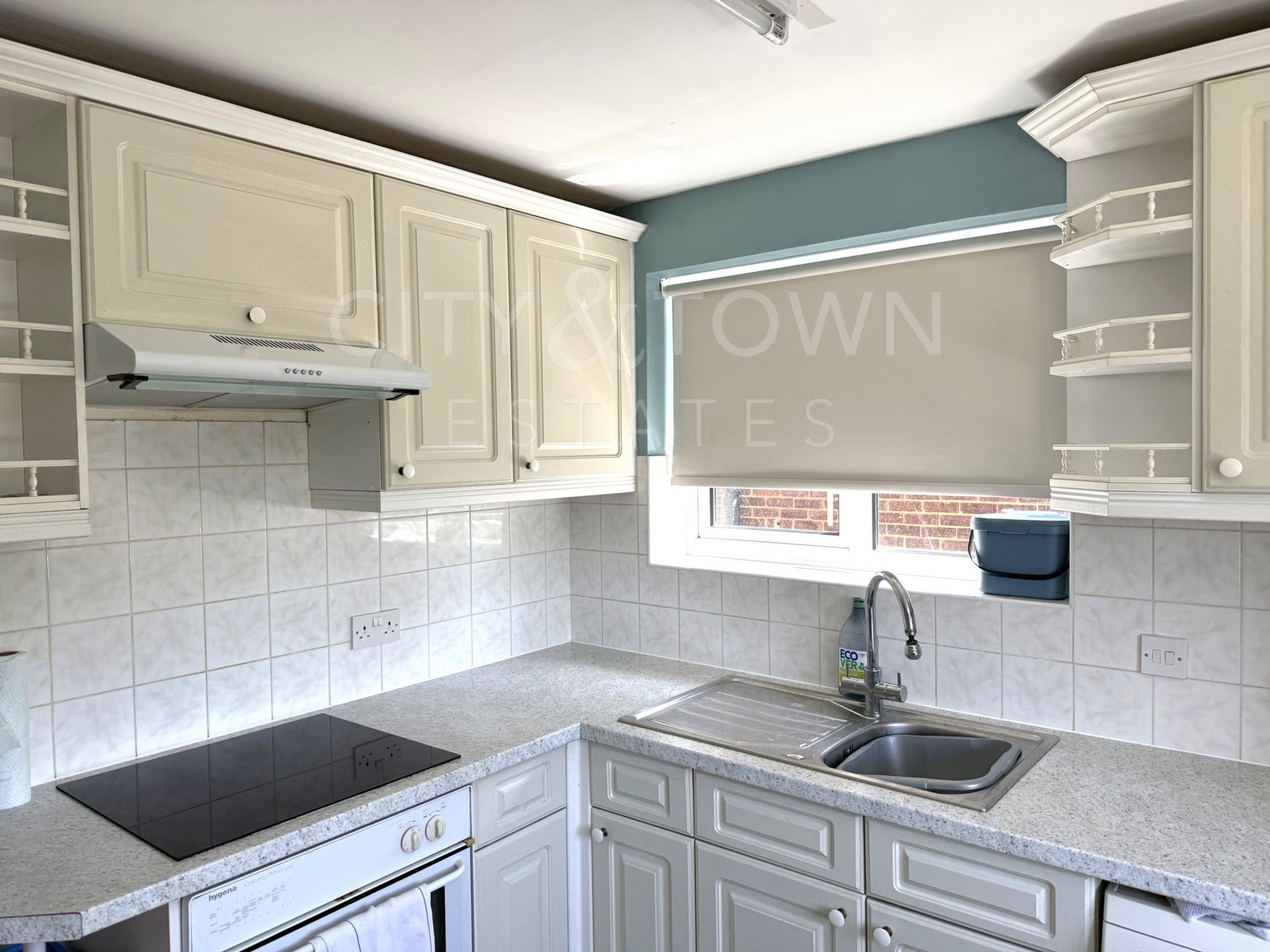 Flat Nursery Avenue in Greater London