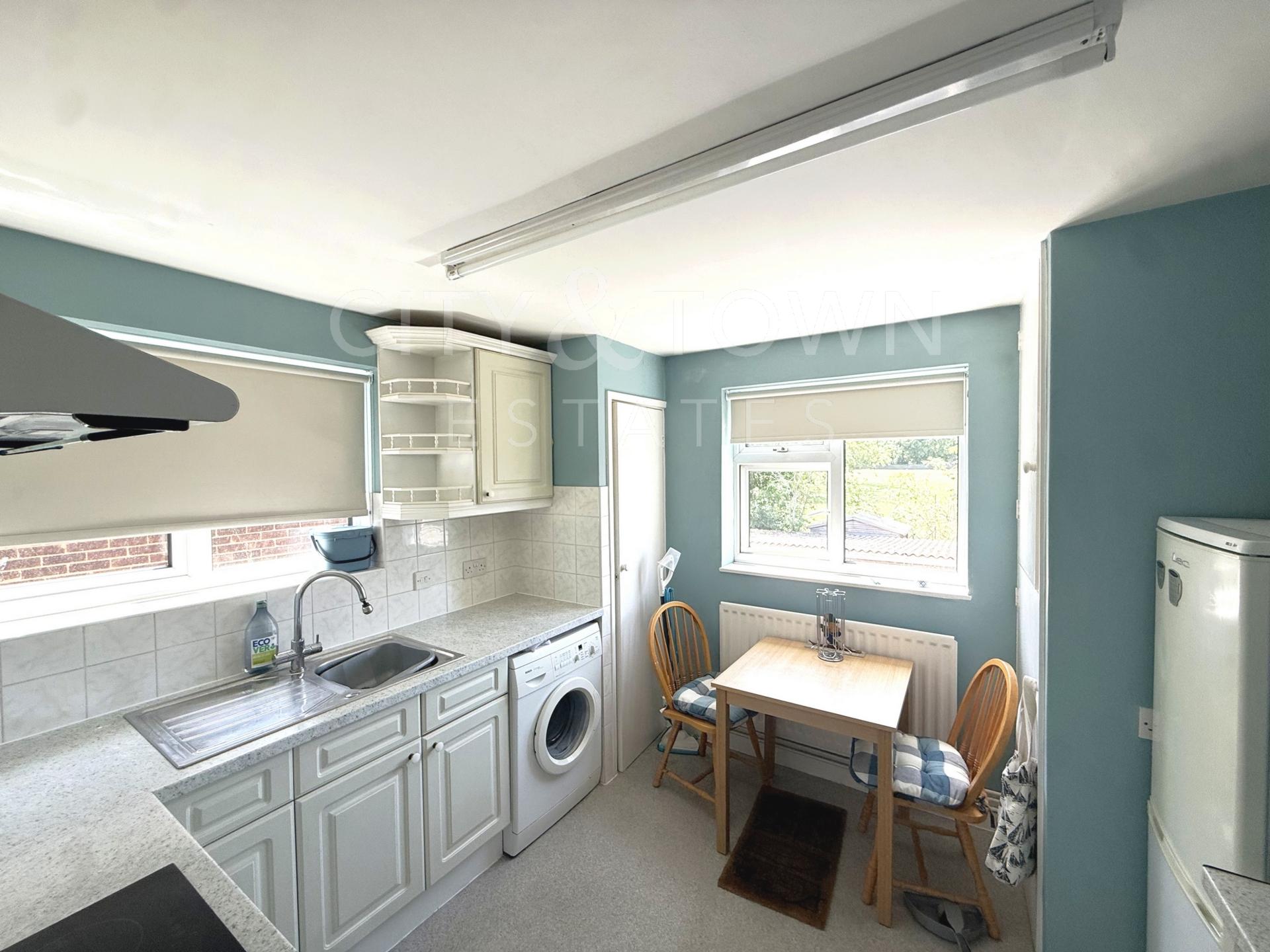 Flat Nursery Avenue in Greater London