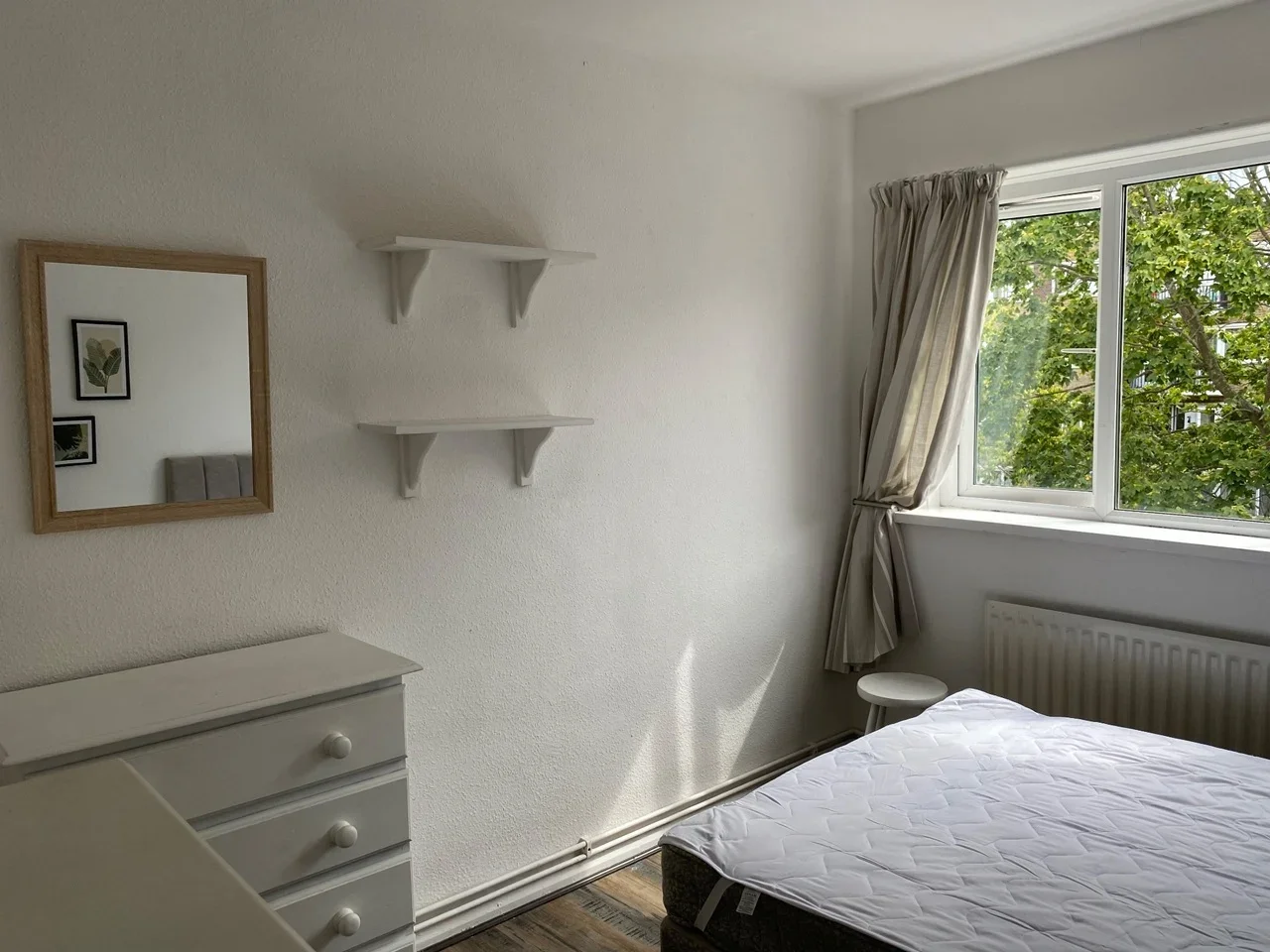Flat Tildesley Road in Greater London