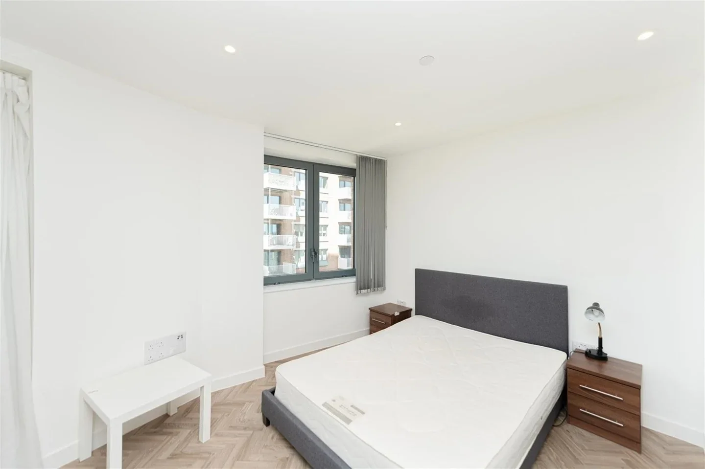 Flat Gillender Street in Greater London