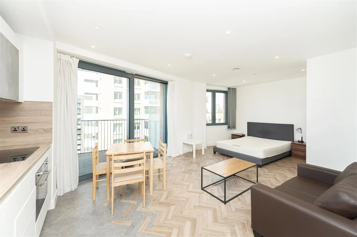 Flat Gillender Street in Greater London
