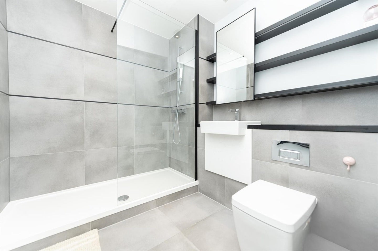 Flat Gillender Street in Greater London