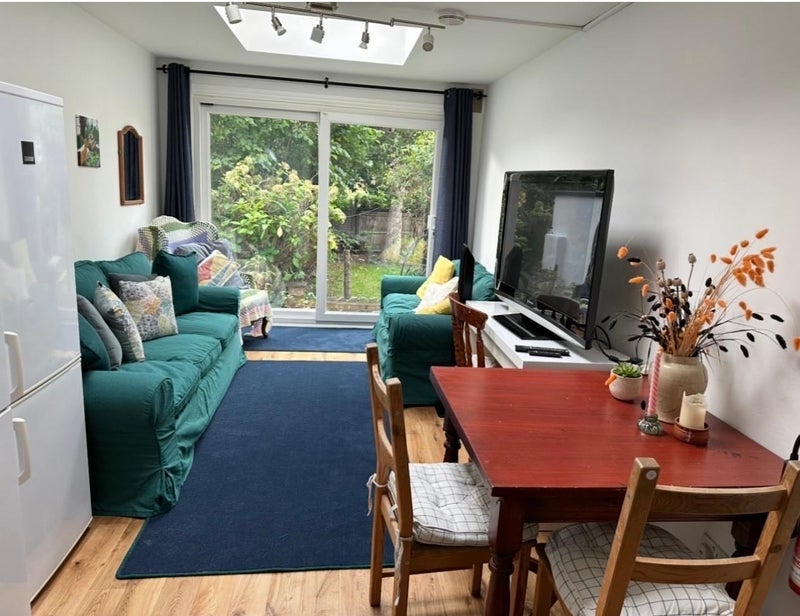 Room Barry Road in Greater London