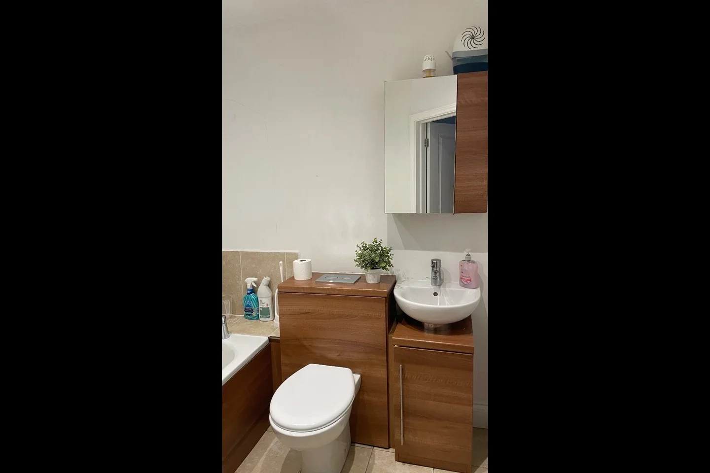Room Hooper Court in Borough of Spelthorne