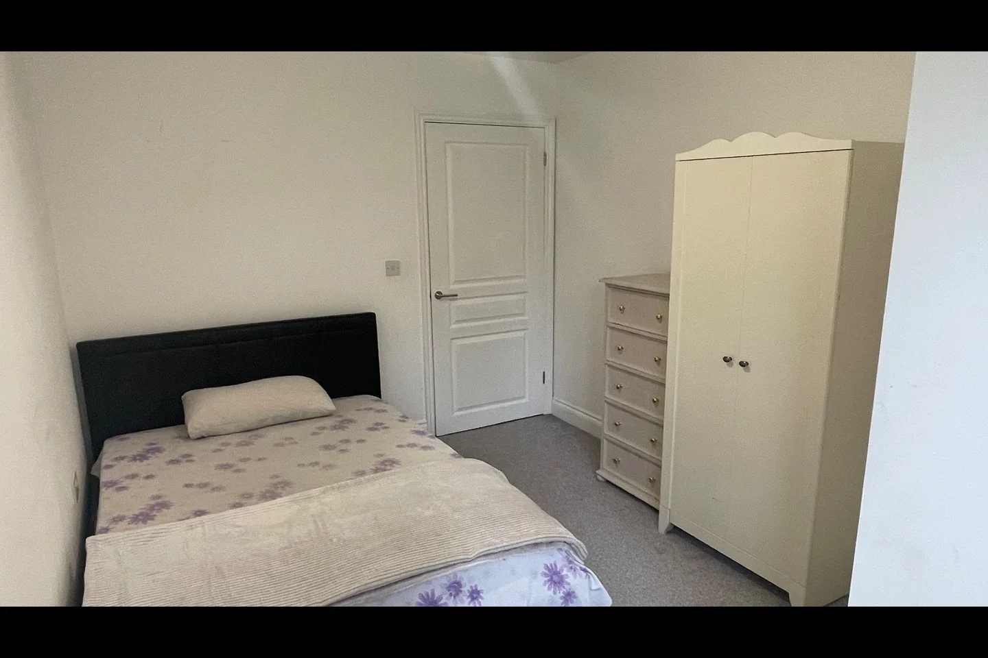 Room Hooper Court in Borough of Spelthorne