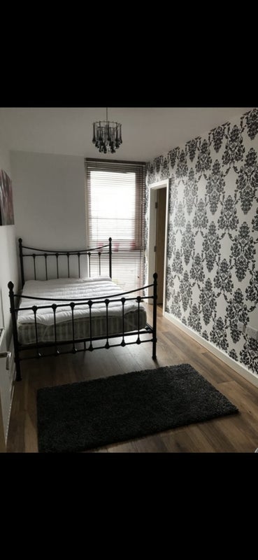 Room Mapleton Road in Greater London
