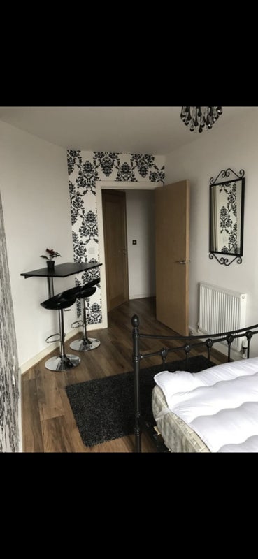 Room Mapleton Road in Greater London