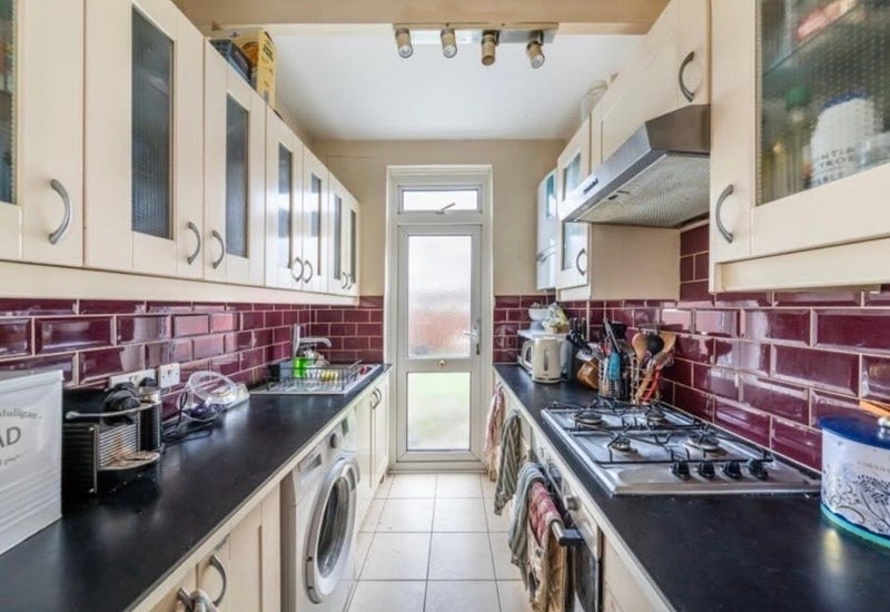 Room Woodmansterne Road in Greater London