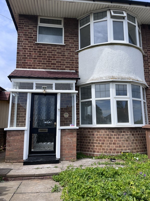 Room Wagon Lane in Metropolitan Borough of Solihull