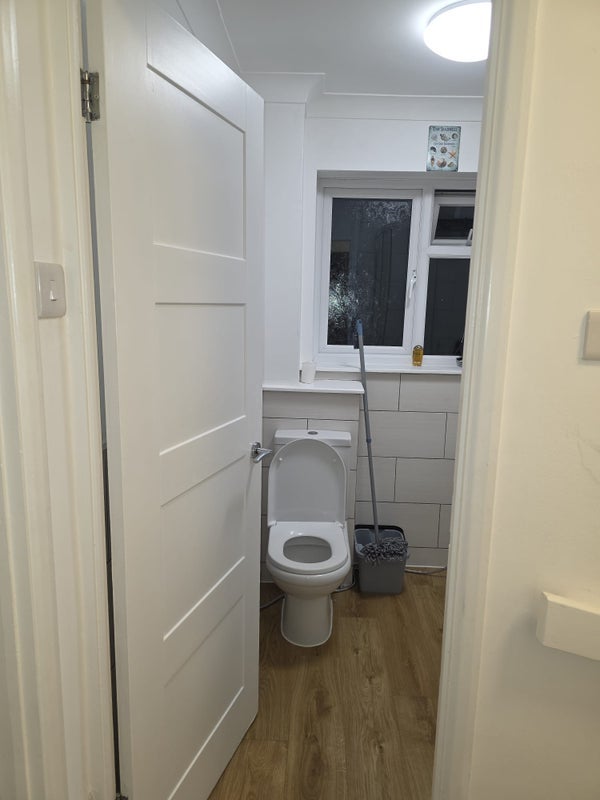 Room Schooner Way in Cardiff
