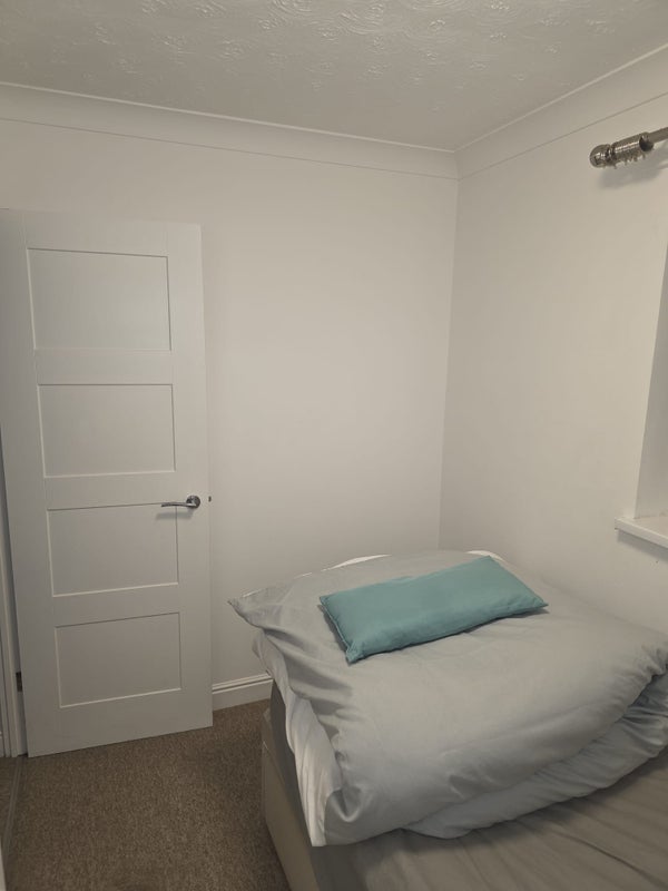 Room Schooner Way in Cardiff