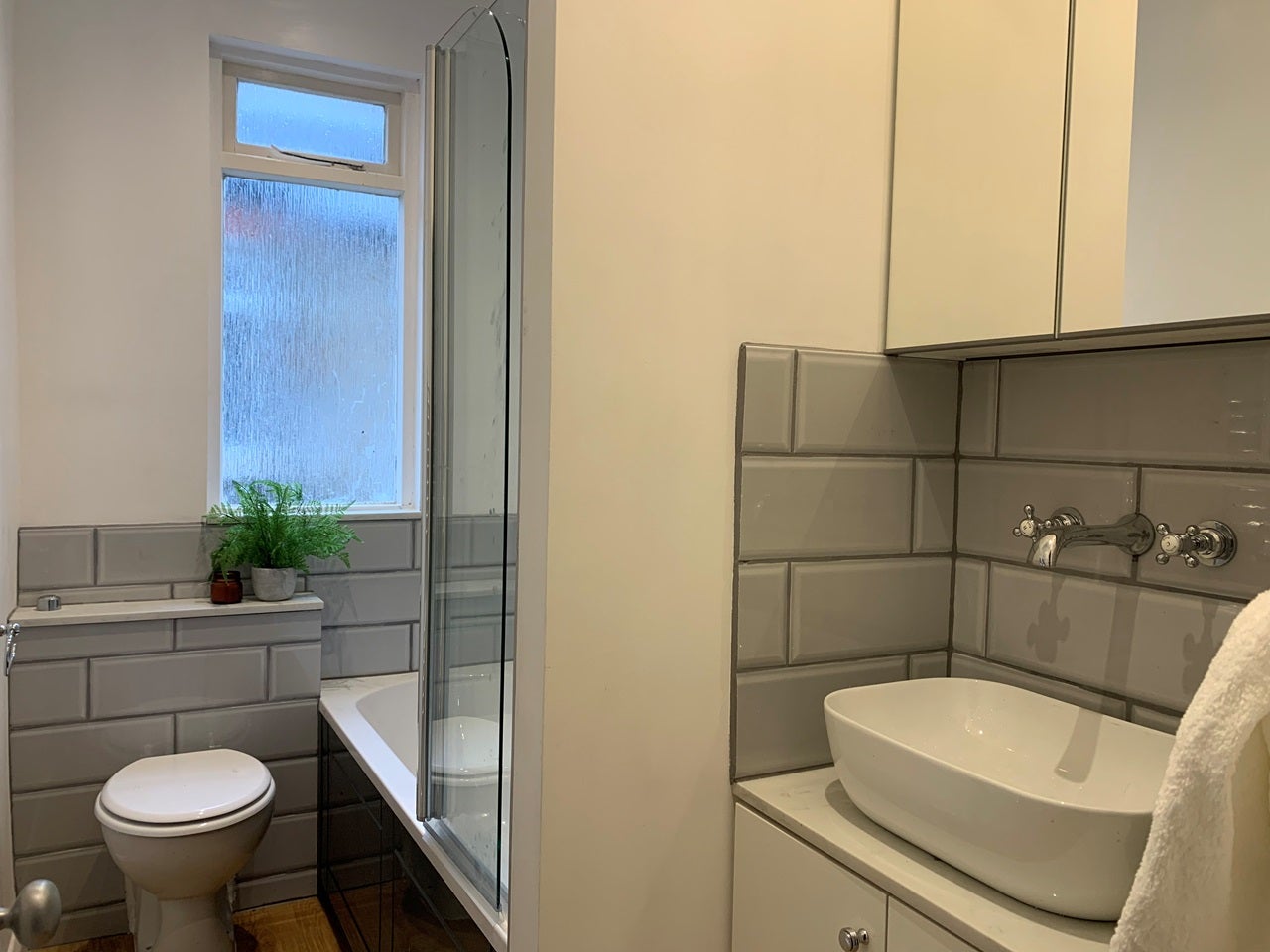 Flat Revelstoke Road in Greater London