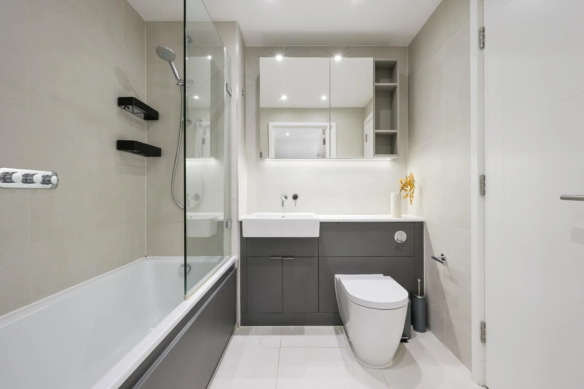 Flat Newnton Close in Greater London