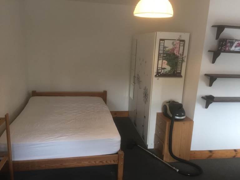 Flat Morden Road in Greater London