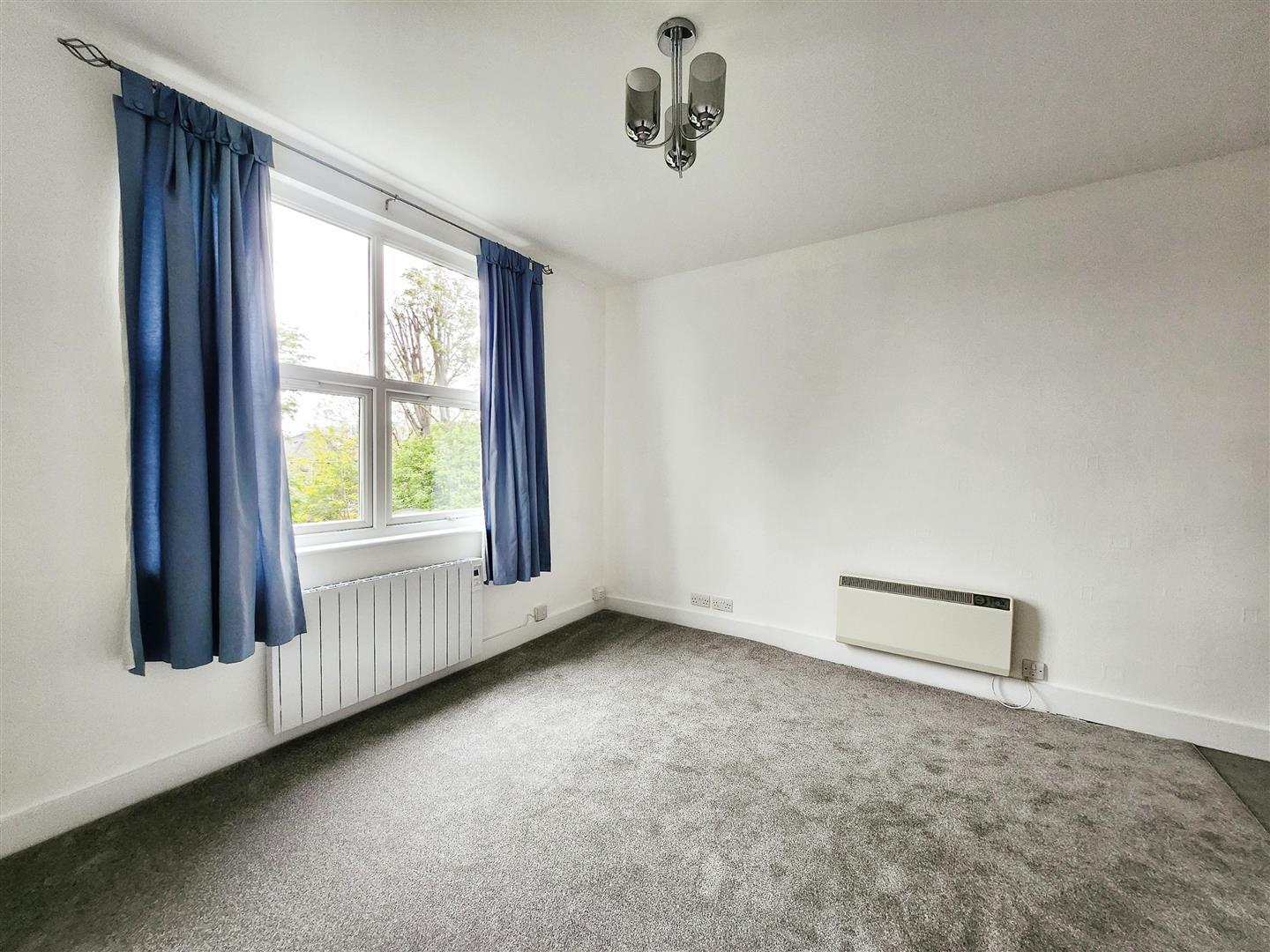 Flat Compton Road in Greater London