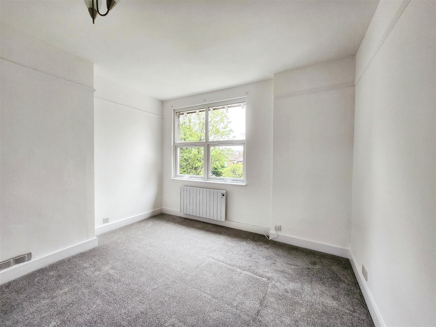 Flat Compton Road in Greater London