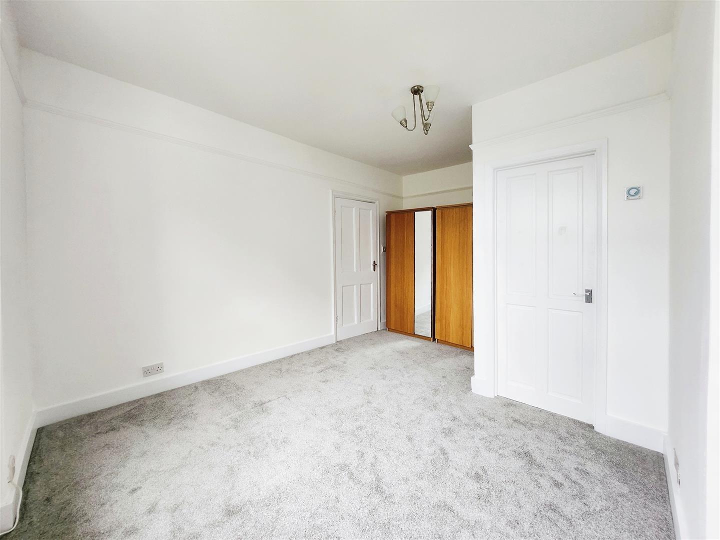 Flat Compton Road in Greater London