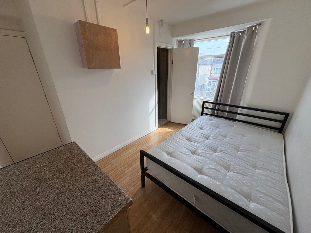 Room Mitchell Road in London