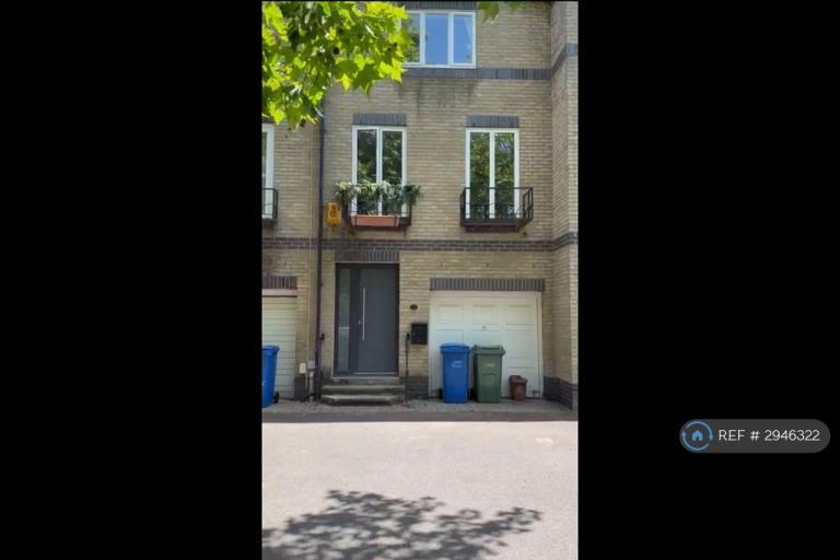 House Bray Crescent in Greater London