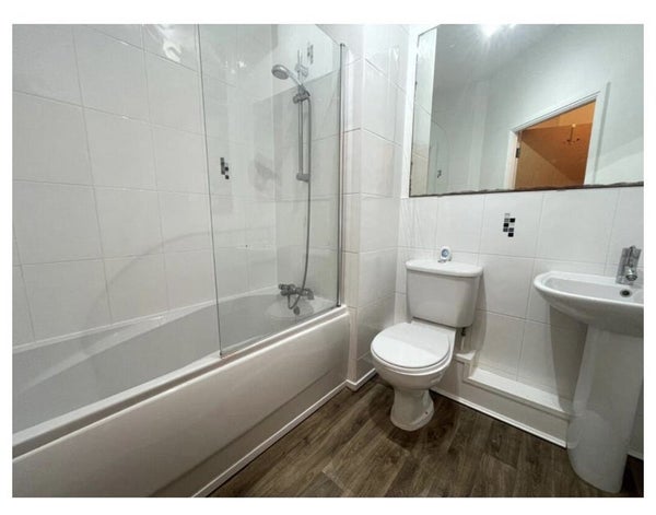 Flat Cardigan Court in Leeds