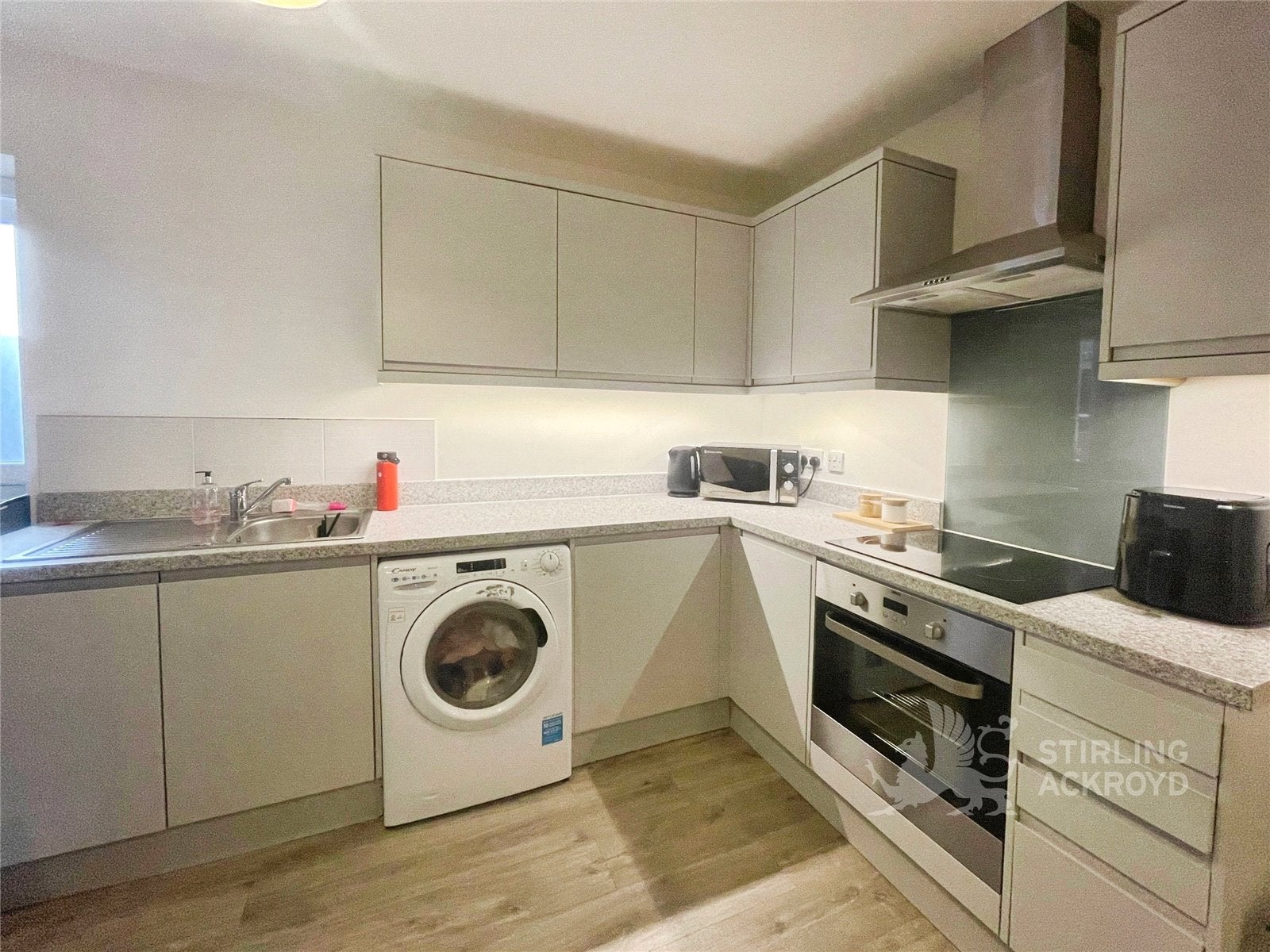 Flat Victoria Street in Borough of Runnymede
