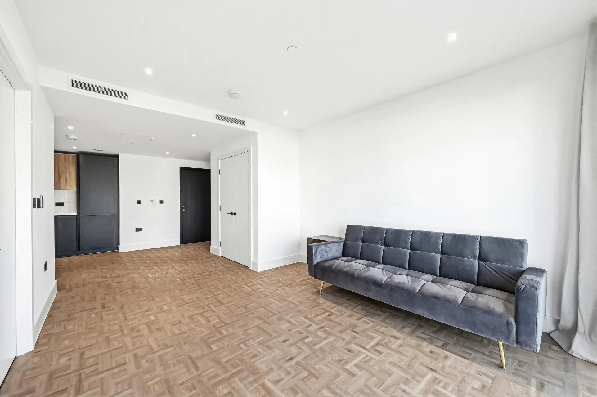 Flat Danvers Avenue in Greater London