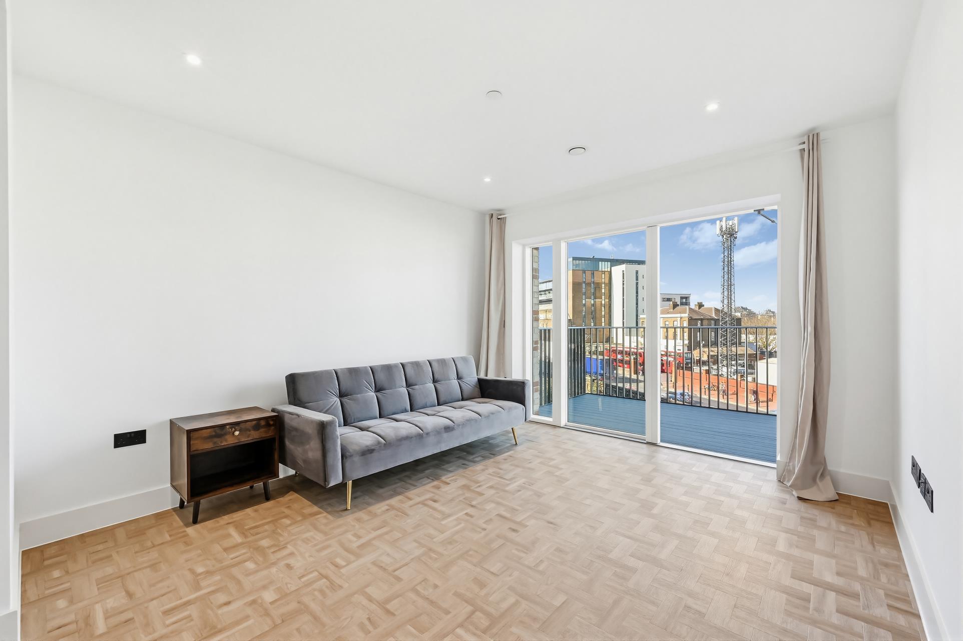 Flat Danvers Avenue in Greater London