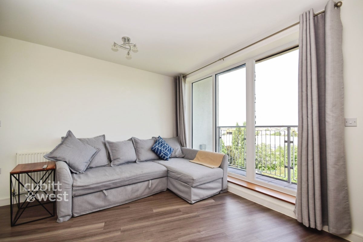Flat Twickenham Close in Greater London