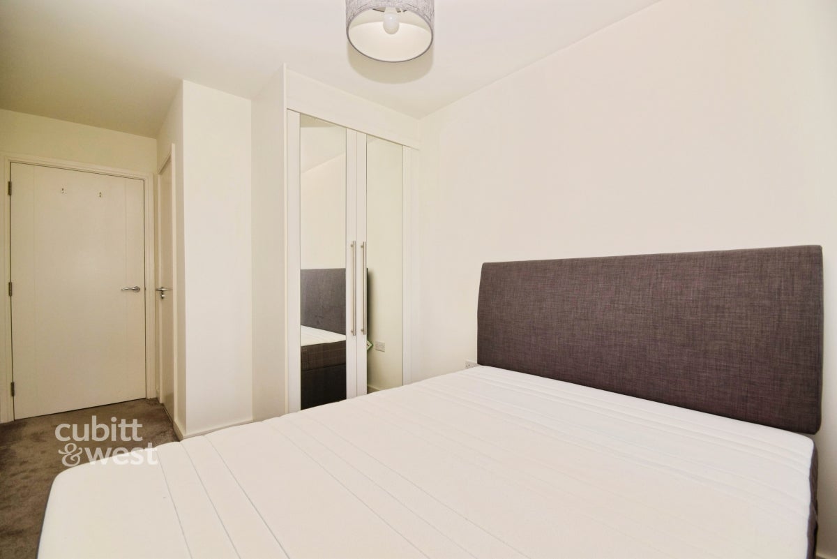 Flat Twickenham Close in Greater London