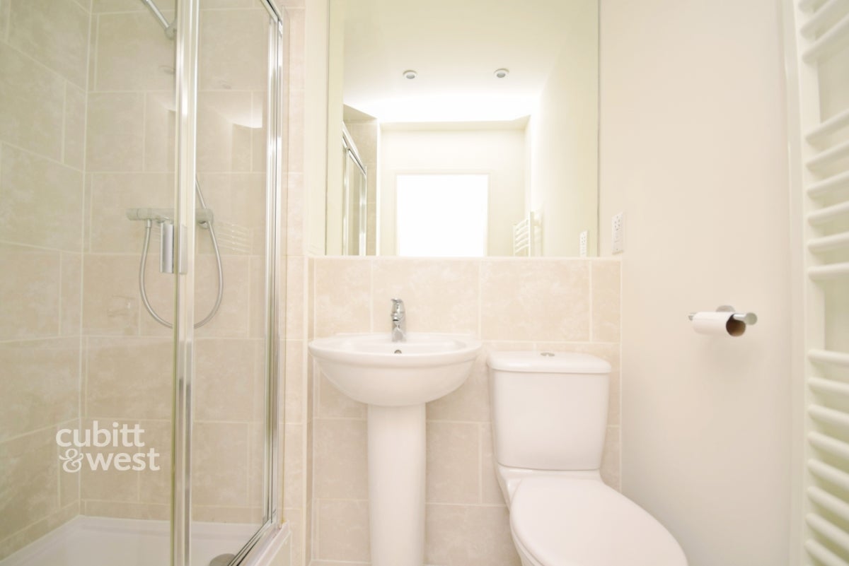 Flat Twickenham Close in Greater London