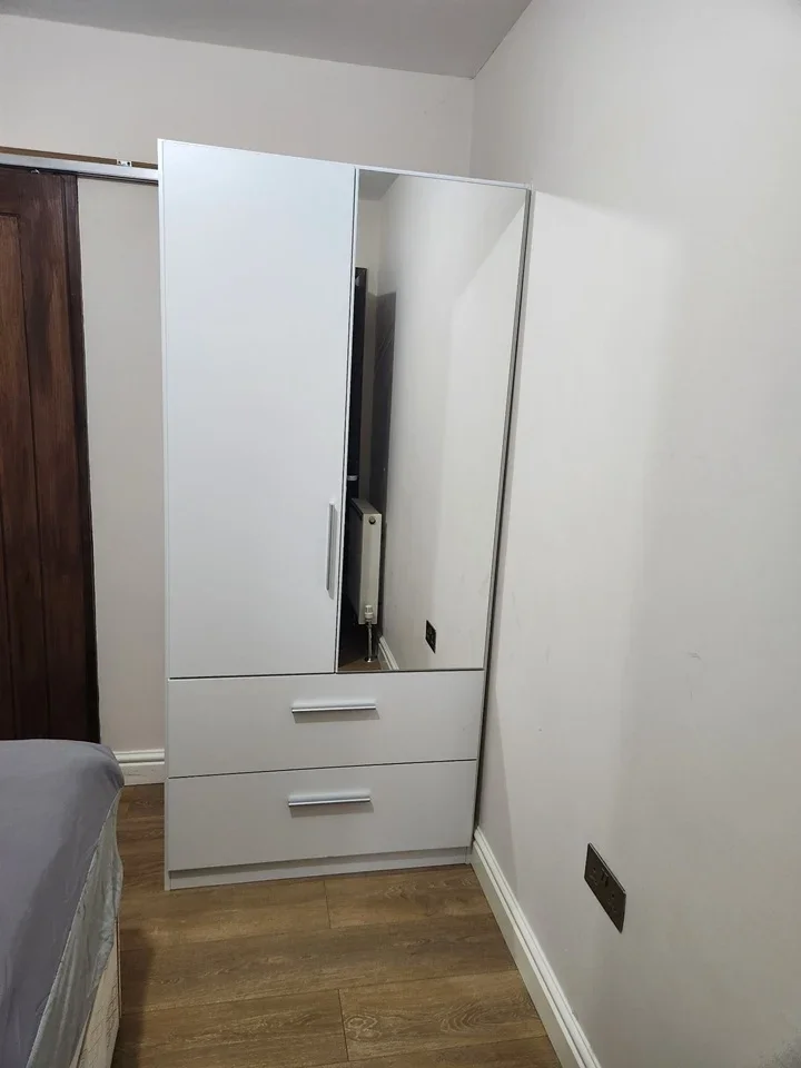 Room Bath Road in Slough