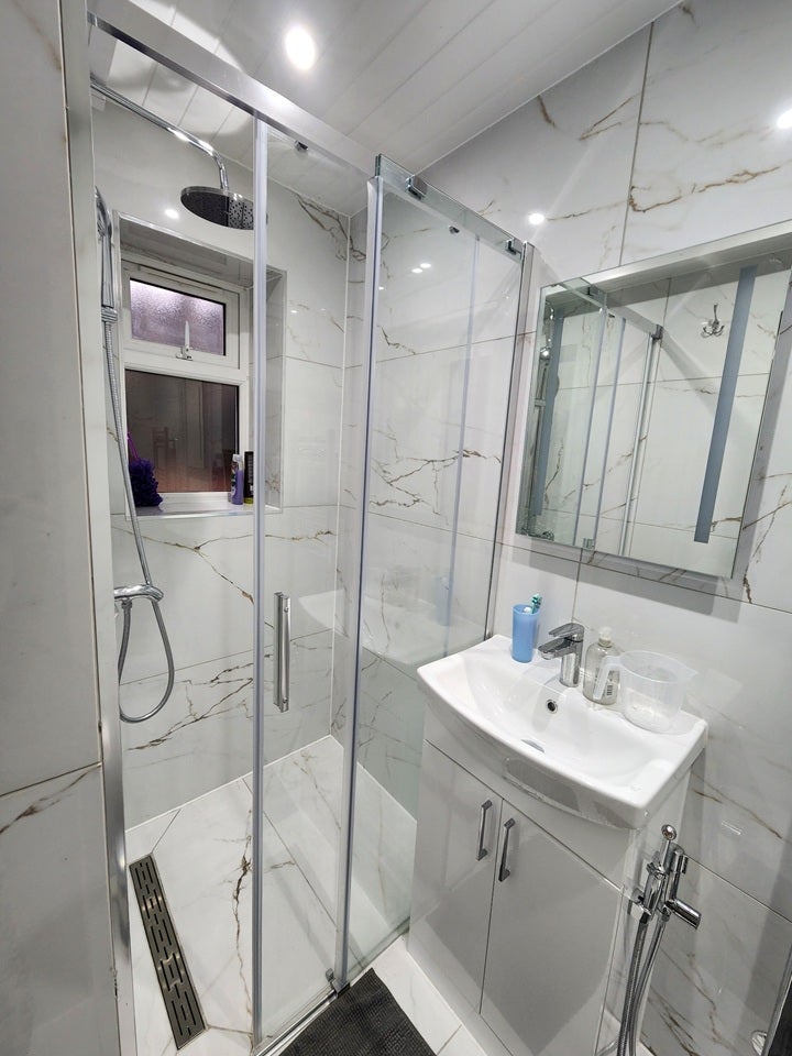 Room Bath Road in Slough